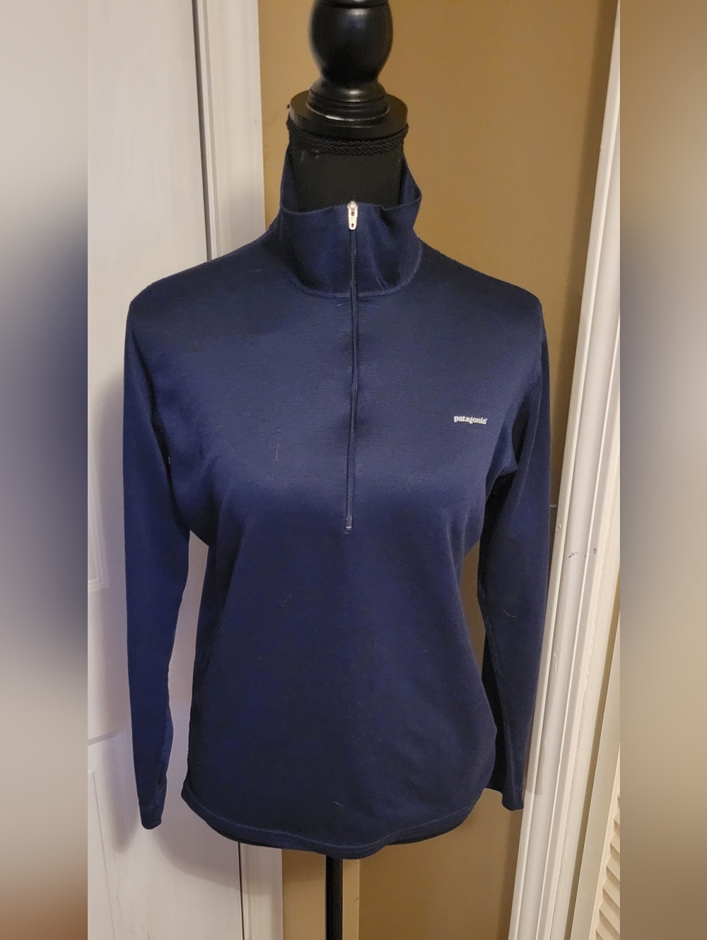 Patagonia Women’s Navy Light Weight Quarter-Zip Pullover, Size Small